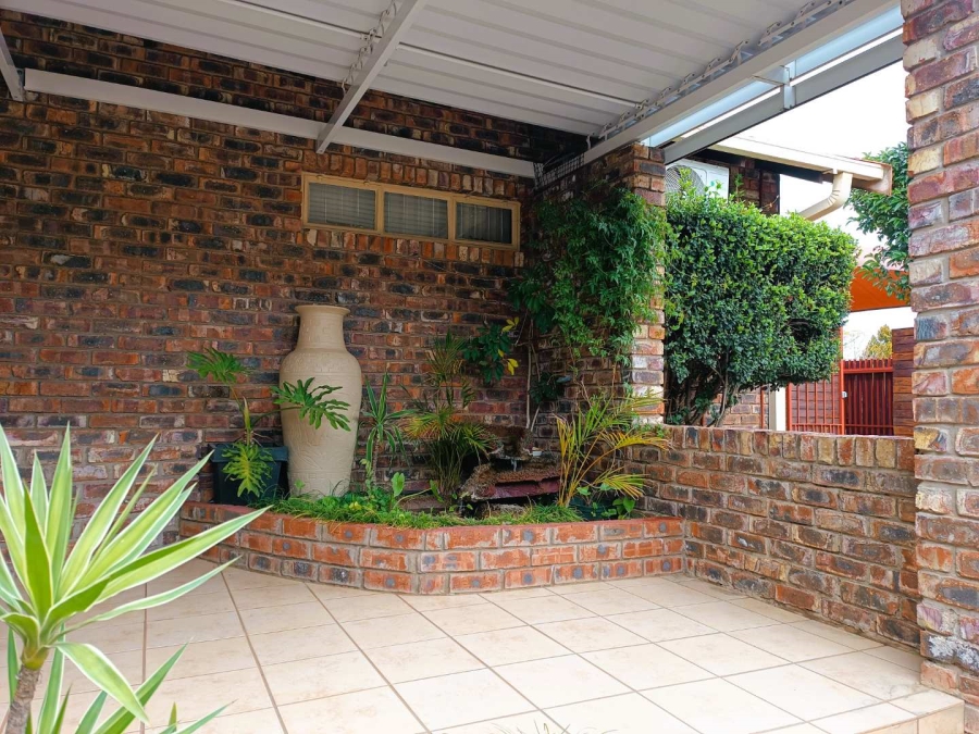 3 Bedroom Property for Sale in Uitsig Free State